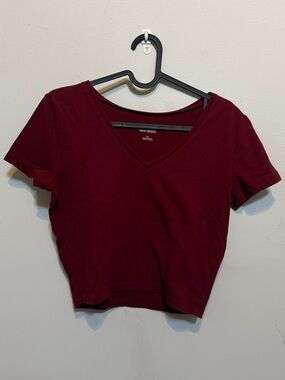 wild fable Women's V-neck Crop Tee - Burgundy MEDIUM